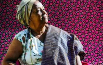 Líder quilombola Mãe Bernadete é assassinada a tiros em terreiro na Bahia