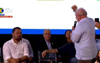 Na frente de Cláudio Castro, Lula critica morte de menino de 13 anos pela PM do Rio (vídeo)