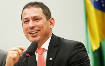 Marcelo Ramos chama o povo para um pagode com muita cerveja pagos com indenização de R$ 13 mil recebida do coronel Menezes condenado por danos morais
