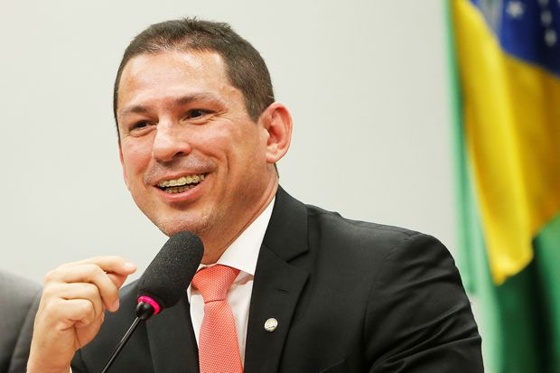 Marcelo Ramos chama o povo para um pagode com muita cerveja pagos com indenização de R$ 13 mil recebida do coronel Menezes condenado por danos morais