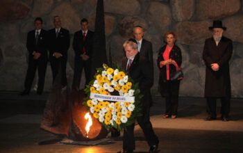 Lula prestou, sim, homenagem com flores em visita ao Museu do Holocausto em Israel