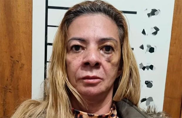 Chefona do PCC no litoral é presa a caminho de “reunião” da facção