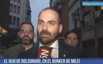 Eduardo Bolsonaro é cortado em TV argentina após defender armas à população