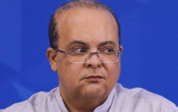 Em mensagens, Ibaneis disse que "tirou uma soneca" durante invasões no 8 de janeiro