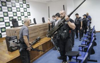 PCC e Comando Vermelho recusaram e devolveram metralhadoras do Exército
