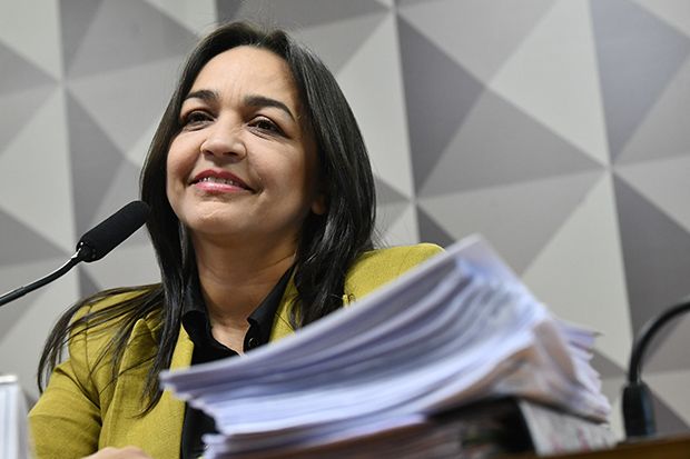 Relatora da CPI do 8/1 rebate Bolsonaro após ser chamada de “desqualificada”: “Medo de ser preso”