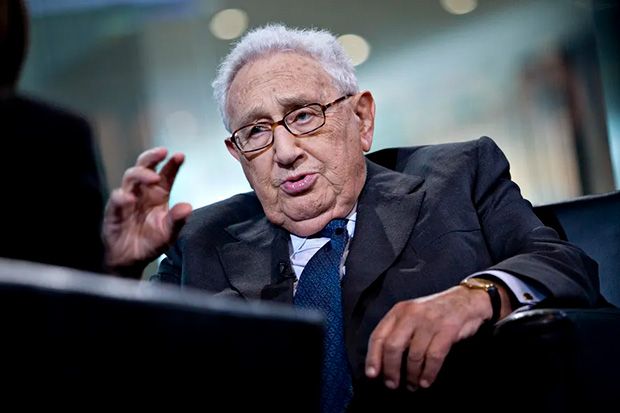 Morre Henry Kissinger, diplomata americano e ganhador do Nobel, aos 100 anos