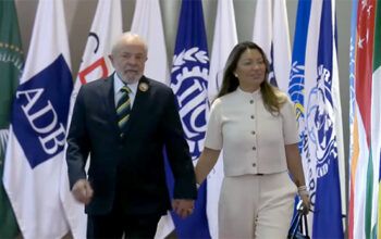 "Não é porque sou mulher do presidente que vou falar só de marca batom", protesta Janja