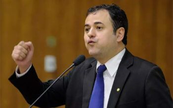 Vitória de Milei é resultado do governo moderado de Alberto Fernández, diz Glauber Braga