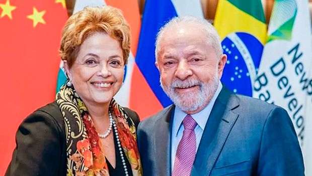 Lula chama de fascista mulher que questionou Dilma por primeira classe