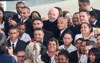Lula homenageia trabalhadores do Palácio do Planalto: "nós não seríamos nós se não fossem vocês"