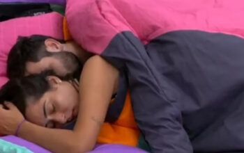 BBB24: Matteus e Deniziane movimentam o edredom durante troca de carinhos: ‘Essa cama é perigosa’