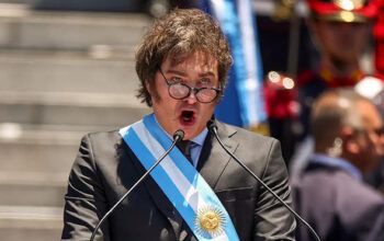 “Decretaço” de Milei é suspenso pela Justiça do Trabalho da Argentina