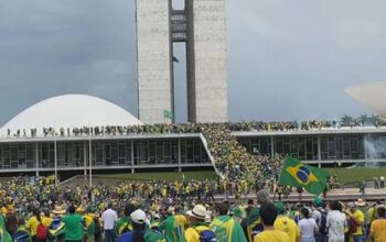 Golpista do 8 de janeiro acampados em frente ao QG do Exército assistiram palestras sobre Invasão, diz Moraes