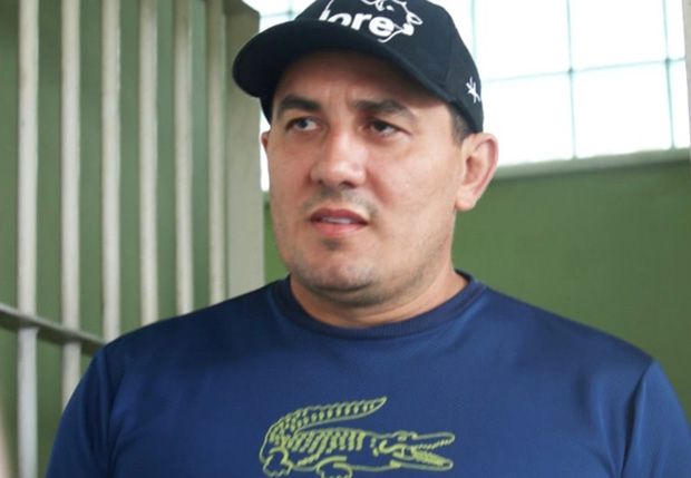 Prefeito de Borba se entrega à PF; é acusado de manipular testemunhas em investigação sobre desvio de recursos da merenda escolar