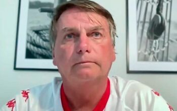 Após convocar para ato para o dia 25, Bolsonaro compartilha foto com traíra e o pai