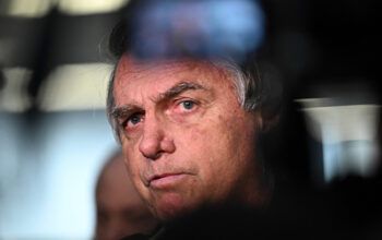 Bolsonaro está proibido de sair do país e ter contato com investigados