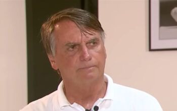 Bolsonaro pede para Moraes devolver passaportes apreendidos durante operação da PF