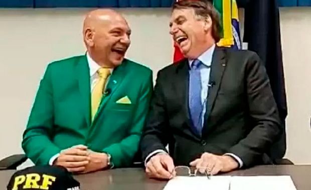 Empresários pressionaram Bolsonaro a dar golpe, disse Cid em áudio