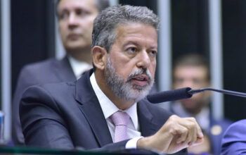 Errará quem apostar em disputa entre parlamento e Planalto, diz Lira
