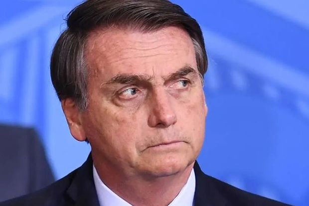 'Esta cadeira estar comigo é uma cagada', disse Bolsonaro em reunião com ministros