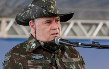 General Freire Gomes, ex-comandante do Exército diz que não foi omisso e articulou contra o golpe