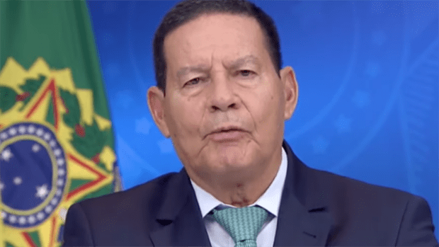 General Mourão tenta corrigir discurso e diz que “não incitou ruptura ou golpe”