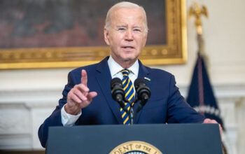 Joe Biden xinga Putin durante discurso em evento nos Estados Unidos:  “filho da p*** maluco”