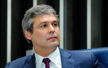 Lindbergh rebate Arthur Lira: “chega de faca no pescoço”