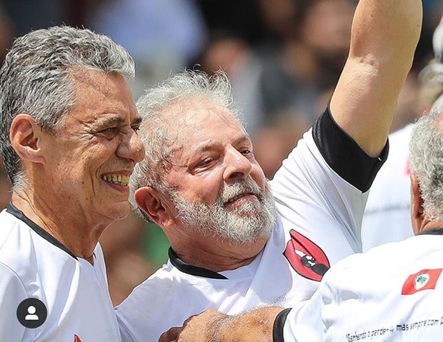 Chico Buarque se une a Lula e denuncia “genocídio de palestinos” em Gaza