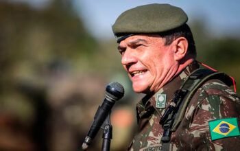 Ex-comandantes das Forças Armadas relatam participação de ex-ministro da Defesa em reuniões sobre minuta, dizem fontes da PF