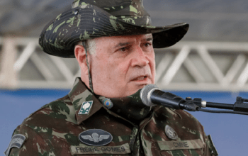 Freire Gomes diz à PF que minuta apresentada por Bolsonaro era igual à encontrada com Torres