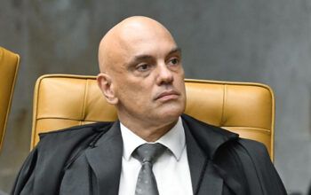 Moraes intima Bolsonaro a explicar em 48 horas estadia em embaixada