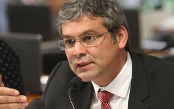 Lindbergh repudia nota da Marinha contra inclusão de João Cândido no Livro dos Heróis da Pátria