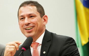 Marcelo Ramos anuncia que será candidato à prefeitura de Manaus pelo PT e que despreza o voto de quem defende torturador