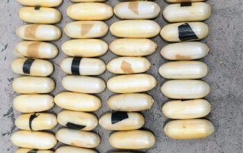 Mulher é presa por tráfico depois de engolir 52 cápsulas de cocaína para levar até São Paulo