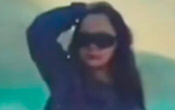 Turista morre após cair dentro de vulcão ao posar para foto