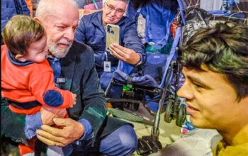 Lula vista abrigo em São Leopoldo; "Volto para casa feliz por que me encontrei com as pessoas que estão nos abrigos"