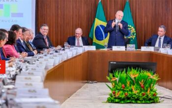 Lula dá “bronca” em ministros e pede cautela em anúncios