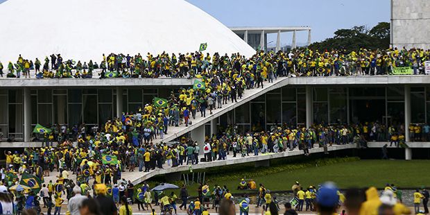 PGR é a favor de incluir foragidos em lista da Interpol