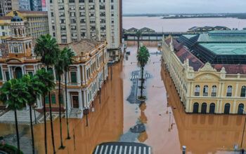 Sobe para 95 o número de mortos após enchentes que atingem o RS