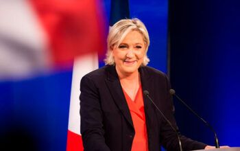 Macron pede aliança democrática ante vitória de partido de Le Pen no 1º turno das eleições francesas