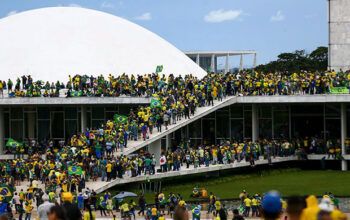 Milei nega existência de 'pacto de impunidade' com Bolsonaro para dar asilo a foragidos do 8/1