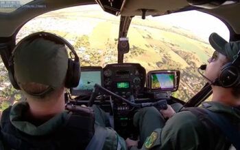 PF e PM perseguem helicóptero e forçam pouso de aeronave com 243 kg de cocaína