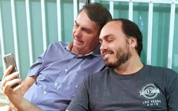 Carlos Bolsonaro pagou plano de saúde com dinheiro de rachadinha, diz MP
