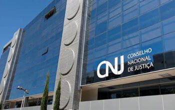 CNJ afasta desembargador que falou em mulheres loucas atrás de homens