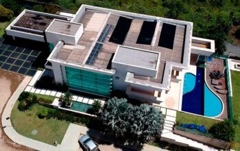 Flávio Bolsonaro paga R$ 3,4 milhões para quitar mansão em Brasília