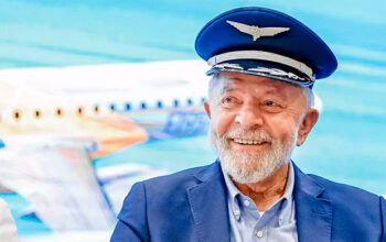 Lula critica privatizações, elogia Embraer e propõe festa para Santos Dumont na Torre Eiffel