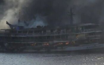 Marinha confirma que a embarcação M Monteiro  pegou fogo no Solimões e que há vítimas fatais entre os passageiros