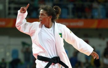 Rafaela Silva avança à semifinal e vai disputar medalha no judô